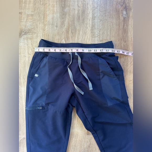 Figs Manari Technical College Scrub Joggers Navy Blue Size XS - Picture 2 of 9